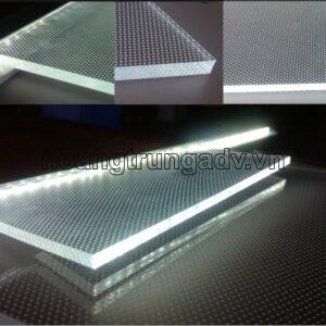 Bán tấm mica dẫn sáng kẻ caro, chấm bi, vân mây dày 2,3,5mm giá rẻ tại hà nội