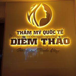 Chữ nổi gắn led hắt sáng chân